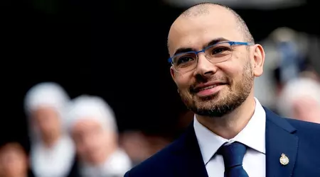 Il fondatore di DeepMind si è espresso contro la corsa allo sviluppo dell'intelligenza artificiale