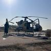 Un hangar danneggiato nella base aerea di Mezzeh