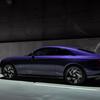 Anteprima della Rolls-Royce Spectre Black Badge del 2025.