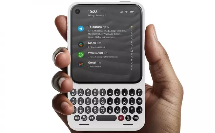 Clicks ha introdotto il proprio smartphone ...