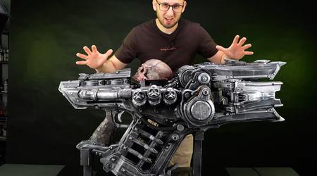 Non hai mai visto nulla di simile: un blogger ha creato un PC brutale a forma dell'arma Skullcrusher di Doom: The Dark Ages