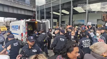 'Tesla Takedown': un'ondata di proteste anti-Maschile investe gli USA