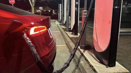 Tesla introduce una protezione antivandalo nelle stazioni di ricarica Supercharger