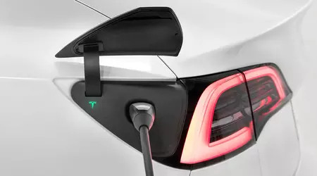 Tesla ha permesso di attivare il riscaldamento delle porte di ricarica separatamente dagli altri sistemi.