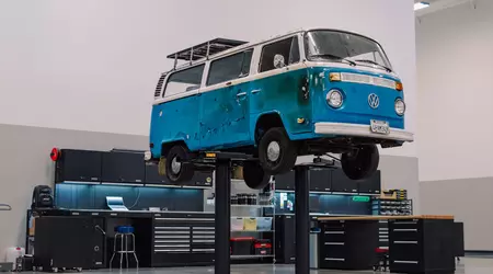 Volkswagen ripristina un vecchio T2 che è sopravvissuto agli incendi in California nel gennaio 2025