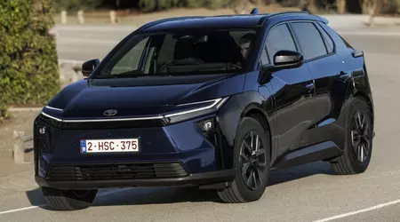 Autonomia estesa e ricarica accelerata: Toyota ha svelato l'aggiornato bZ4X per l'Europa