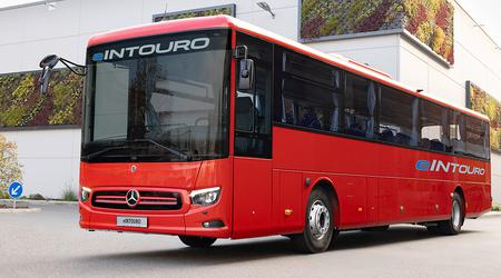 Mercedes-Benz eIntouro: il nuovo autobus interurbano elettrico ha un'autonomia di 500 chilometri e una durata della batteria fino a 15 anni