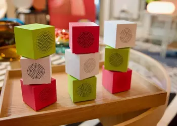 Gli altoparlanti Bluetooth non sono mai ...