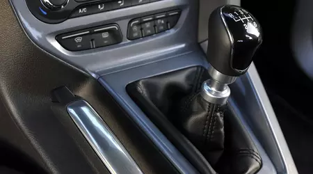 Ford ha brevettato un mock-up di cambio manuale per auto elettriche