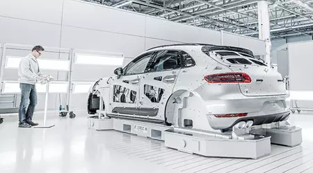 Audi e Porsche potrebbero iniziare a produrre auto negli Stati Uniti a causa delle minacce tariffarie di Trump - media outlet