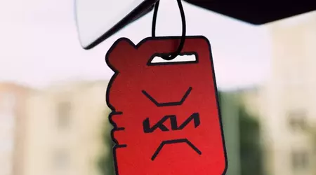 Nostalgici delle auto ICE? Kia offre un profumatore per auto con l'aroma di benzina e olio quando acquisti un'auto elettrica