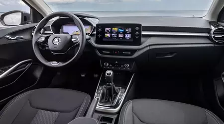 Un modello di auto è ancora molto diffuso con il cambio manuale