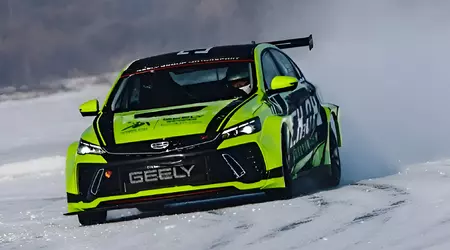 Geely ha presentato la sua prima auto da corsa alimentata a metanolo