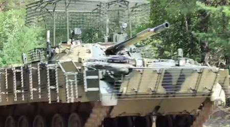 La Russia consegna un nuovo lotto di veicoli da combattimento per fanteria BMP-3 con protezione migliorata all'esercito