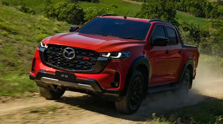 Mazda BT-50 2025: nuovo turbodiesel da 2,2 litri, grande emblema e pacchetti ampliati
