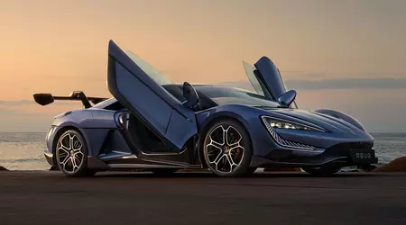BYD ha svelato la Yangwang U9: un'auto sportiva elettrica con 1.300 CV, accelerazione a 100 km/h in 2,36 secondi e un prezzo di 250.000 dollari.