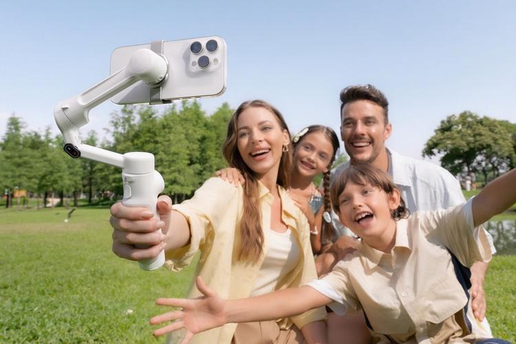 Insta360 Flow 2: stabilizzatore a 110 ...