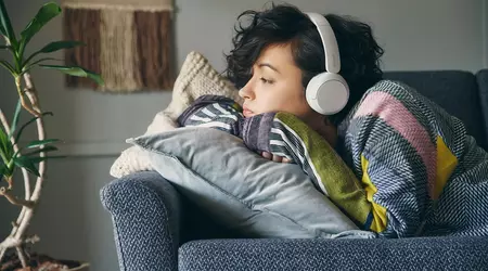 Sony WH-CH520 con un'autonomia fino a 50 ore può essere acquistato su Amazon per meno di 40 dollari.