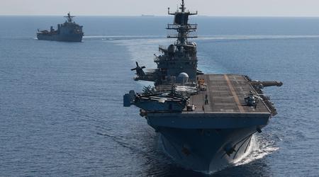 Gli Stati Uniti lasceranno le navi d'assalto anfibio USS Carter Hall e USS Bataan nel Mar Rosso insieme a tre cacciatorpedinieri guidati della classe Arleigh Burke.