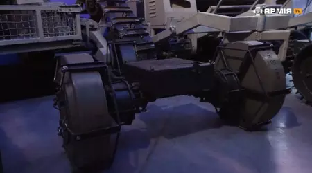 Ingegneri ucraini creano un drone kamikaze con ruote da mina 