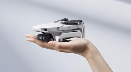 DJI Mini 2 SE - OcuSync 2.0, 31 minuti di volo, supporto video 2.7K e 249 g di peso a partire da 369 €.