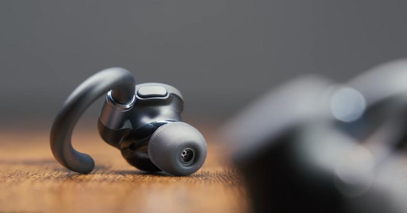 Soundcore Sport X20 di Anker auricolari con gancio orecchio