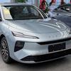 Roewe D6 sulla strada di alta montagna.