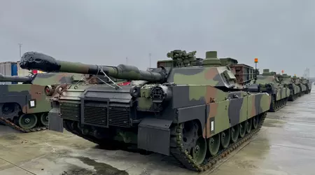 I primi carri armati statunitensi M1A2 SEPv3 Abrams arrivano in Polonia