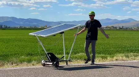 Un hoverboard rotto trasformato in go-kart alimentato da un pannello solare