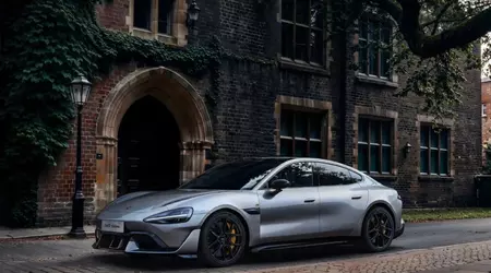 Xiaomi ha svelato l'auto elettrica SU7 Ultra in un elegante colore Space Silver