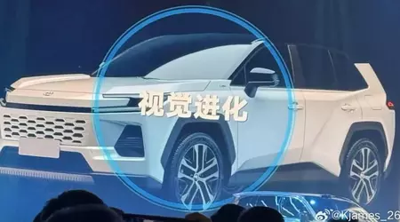 Un'immagine della Toyota RAV4 di nuova generazione è apparsa su Internet