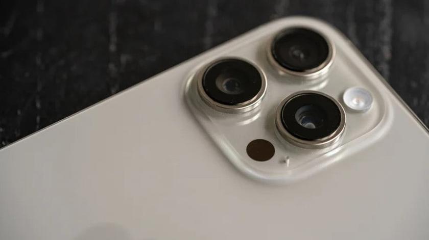 iPhone 16 Pro Max smartphone con migliore batteria