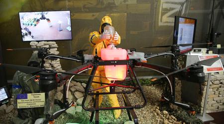 I russi spacciano il drone agricolo DJI Agras T30 per un drone da combattimento americano con armi chimiche del laboratorio biologico ucraino