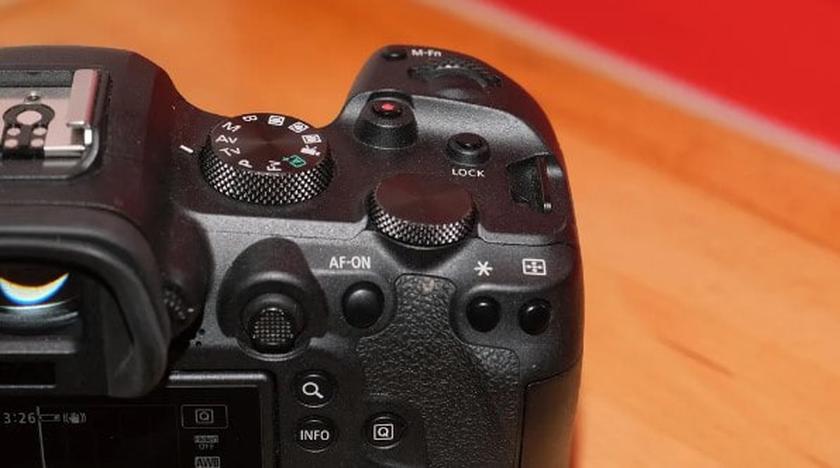 Canon EOS R6 videocamera per clip musicali
