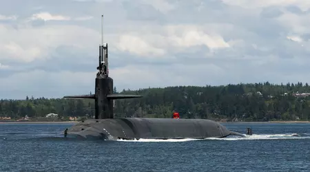 Il sottomarino a propulsione nucleare USS Alabama, dotato di missili balistici intercontinentali Trident II con una gittata di oltre 12.000 chilometri e di armi nucleari, ha un nuovo comandante