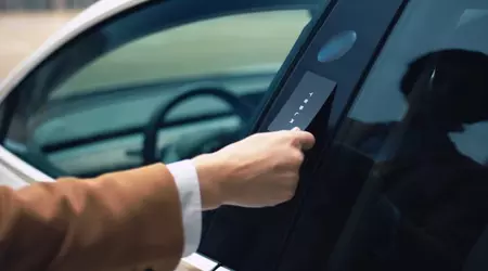 Tesla ha rimosso silenziosamente le carte elettroniche dalle nuove auto