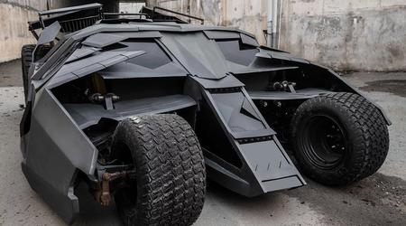 I vietnamiti hanno creato una Batmobile con pannelli blindati, una velocità massima di 104 km/he un motore elettrico