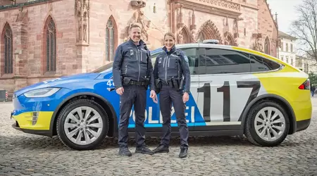 L'auto elettrica Tesla Model X supera le aspettative della polizia di Basilea