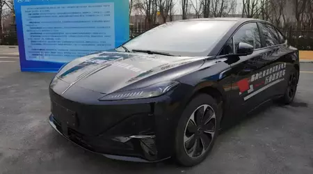 FAW ha annunciato un'auto elettrica con un'autonomia di 1000 km grazie alla nuova chimica delle batterie