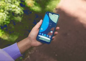 Lo smartphone modulare Fairphone 4 salta ...