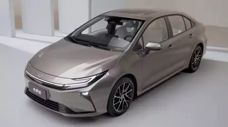 Le Corolla aggiornate hanno ricevuto un passo aumentato e attrezzature avanzate in Cina