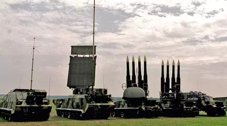 I droni kamikaze ucraini hanno attaccato un sistema missilistico terra-aria Buk russo - il lanciatore, la stazione di lancio e la stazione di rilevamento del bersaglio sono stati distrutti