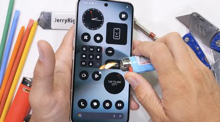 Nothing Phone (3) ha resistito a tutto: il blogger JerryRigEverything ha messo alla prova il nuovo smartphone con un bisturi, fuoco e cacciavite
