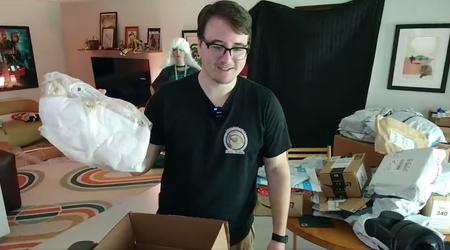 WTF: Lo streamer di Twitch General Sam ha ricevuto dai "fan" un maiale morto impacchettato e un pezzo di minerale di uranio