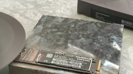 Samsung Deutschland offre all'utente di distruggere l'SSD con un martello per ottenere una nuova unità in garanzia