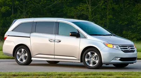 Honda Motor è stata citata in giudizio per la vernice bianca scrostata di alcuni modelli di auto Honda e Acura.