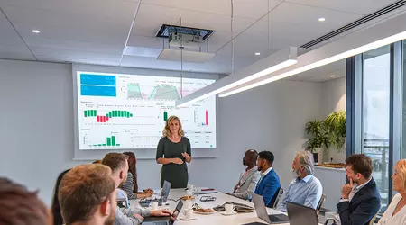 Sharp presenta il proiettore laser 4K XP-X171Q con una luminosità fino a 16.500 lumen