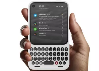 Clicks ha introdotto il proprio smartphone ...