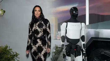 Kim Kardashian sorprende la rete presentando il robot Tesla Optimus (video)