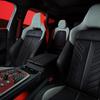 Aston Martin DBX S - vista nella natura